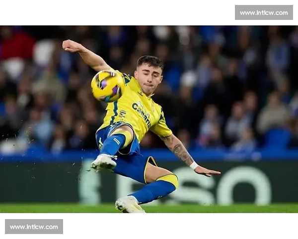 比利亚雷亚尔官宣 1600 万欧签 21 岁中场新星，莫莱罗加盟至 2030 年