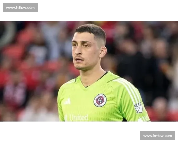 西班牙人免签塞尔维亚门神 德米特罗维奇加盟镇守龙门