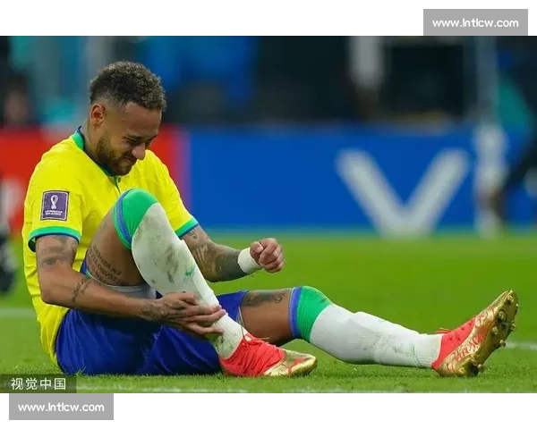 桑托斯官方晒内马尔健身房特训照：强化核心力量 全力冲刺美洲杯复出