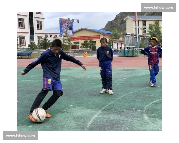 足球点燃乡村希望：亚泰青训走进辽源寿山镇小学送教