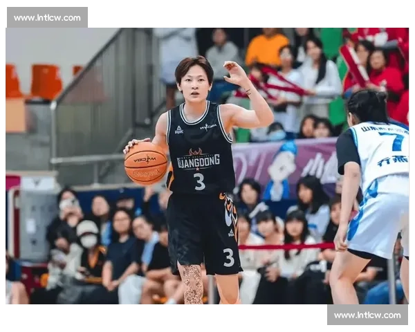 定海神针！杨力维用三分绝杀 + 更衣室暖心时刻 率中国女篮重塑冠军魂